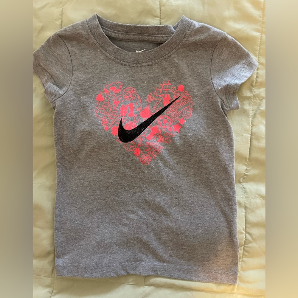 Girls Nike tee